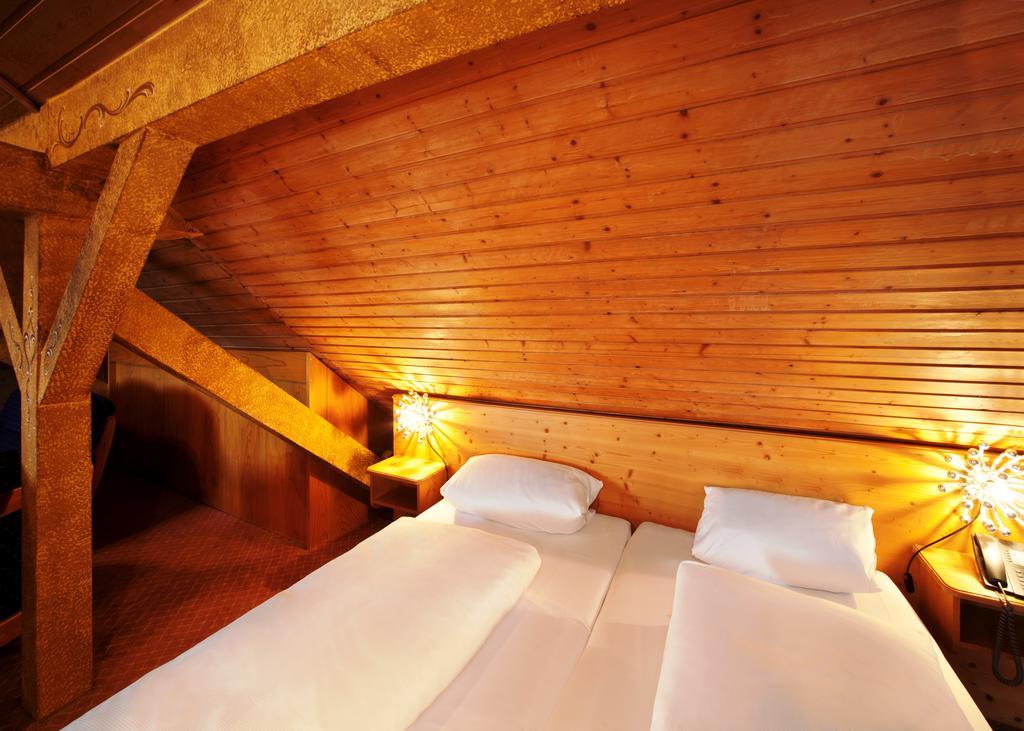 Hotel Hahn Мюнхен Екстериор снимка